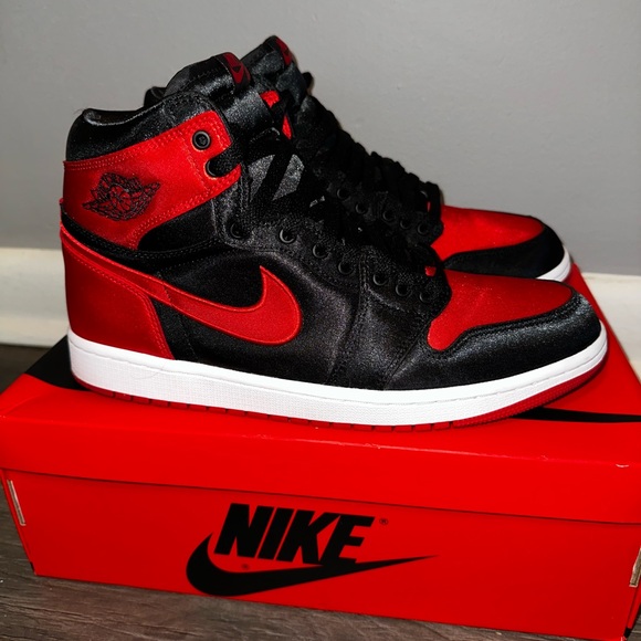 Satin Bred Jordan 1 - Picture 1 of 3